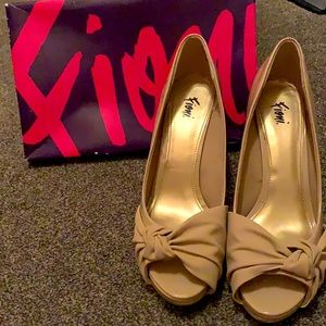 Fioni tan bow peep toe heels wide width